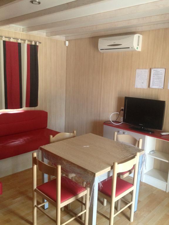 Camping Residence Chalet La Pomposa Terrazzoni Бонифачо Стая снимка