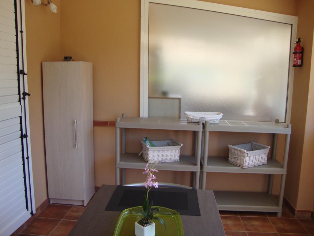 Camping Residence Chalet La Pomposa Terrazzoni Бонифачо Стая снимка