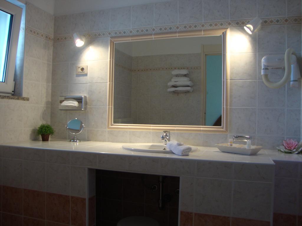 Camping Residence Chalet La Pomposa Terrazzoni Бонифачо Стая снимка
