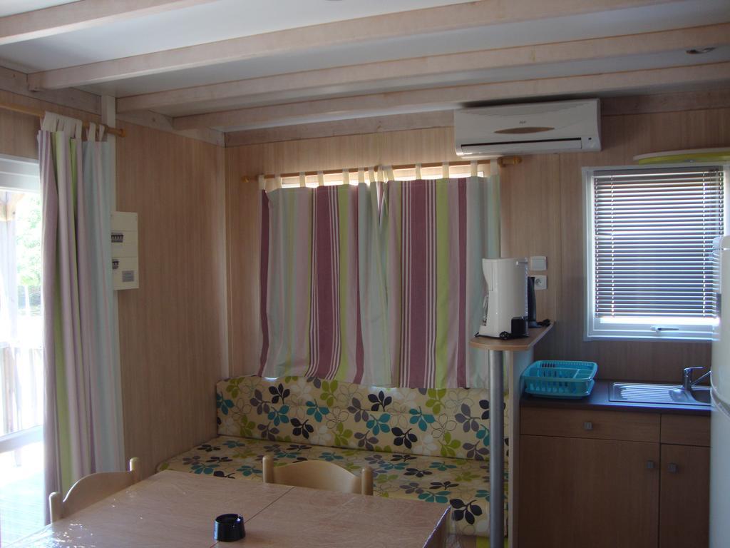 Camping Residence Chalet La Pomposa Terrazzoni Бонифачо Стая снимка